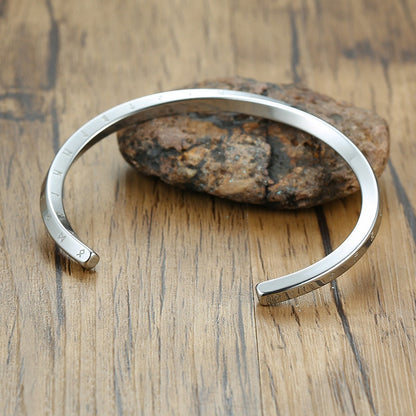 Bracelet homme VORKY™ argent roche  table de bois