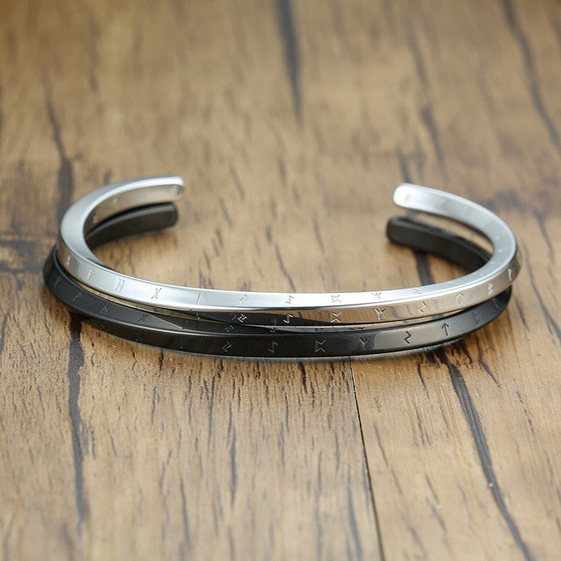 Bracelet homme VORKY™ argent table de bois