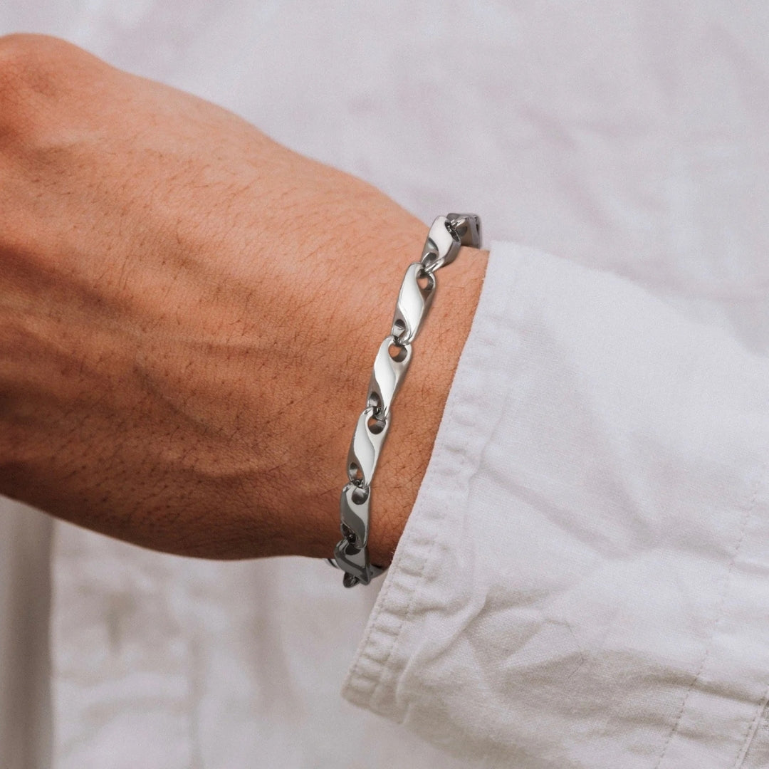 Bracelet homme WAVE LINKS™ argent poignet chemise blanche