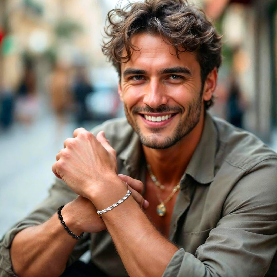 Bracelet homme WAVE LINKS™ noir argent chemise grise 