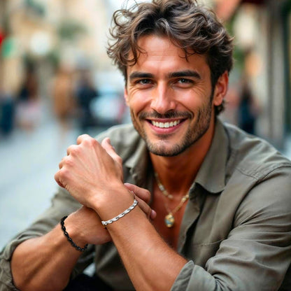 Bracelet homme WAVE LINKS™ noir argent chemise grise 