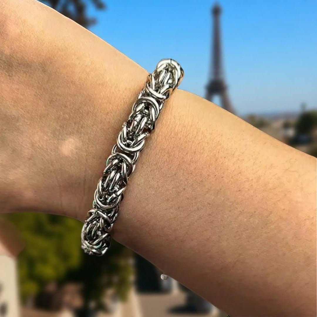 Bracelet homme WOVEN KNOT™ argent poignet ciel bleu Paris