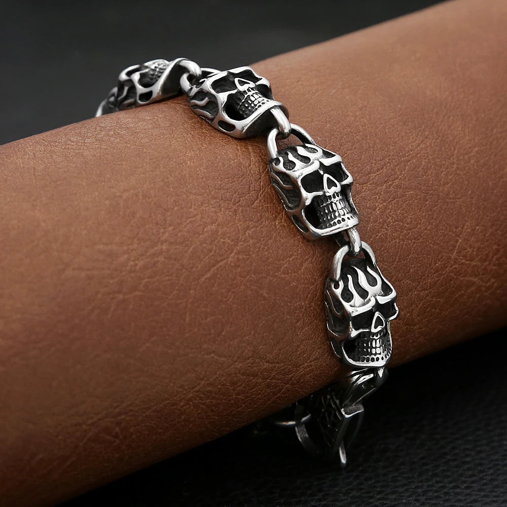 Bracelet homme breloque GOTISKULL tete de mort vinyle rond  presentation