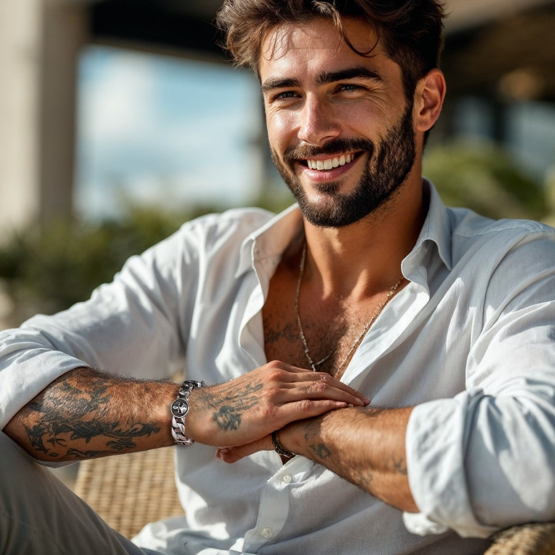 Bracelet homme breloque LE VICTORIEUX tete de mort homme Europeen élégant souriant exterieur