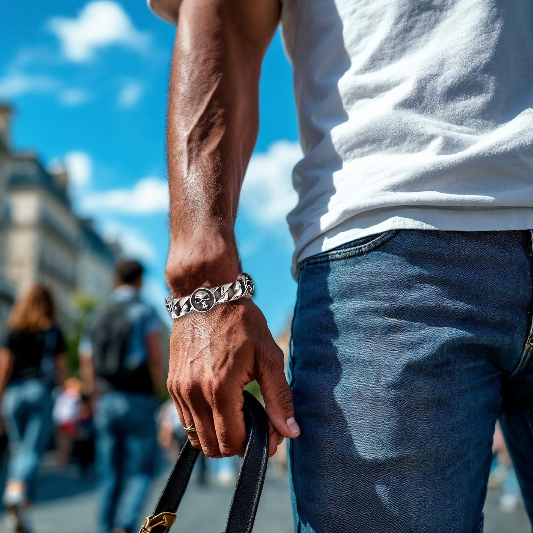 Bracelet homme breloque LE VICTORIEUX tete de mort poignet bras  jeans