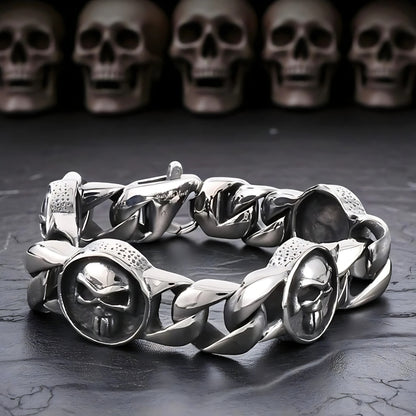Bracelet homme breloque LE VICTORIEUX  tete de mort presentation table skull gothique motard