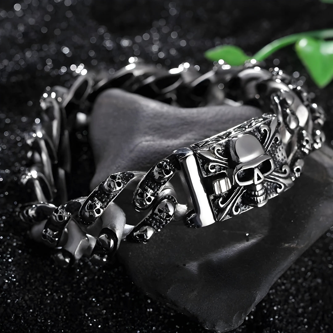 Bracelet homme breloque crane MODERN SKULL II galet noir presentation sable noir