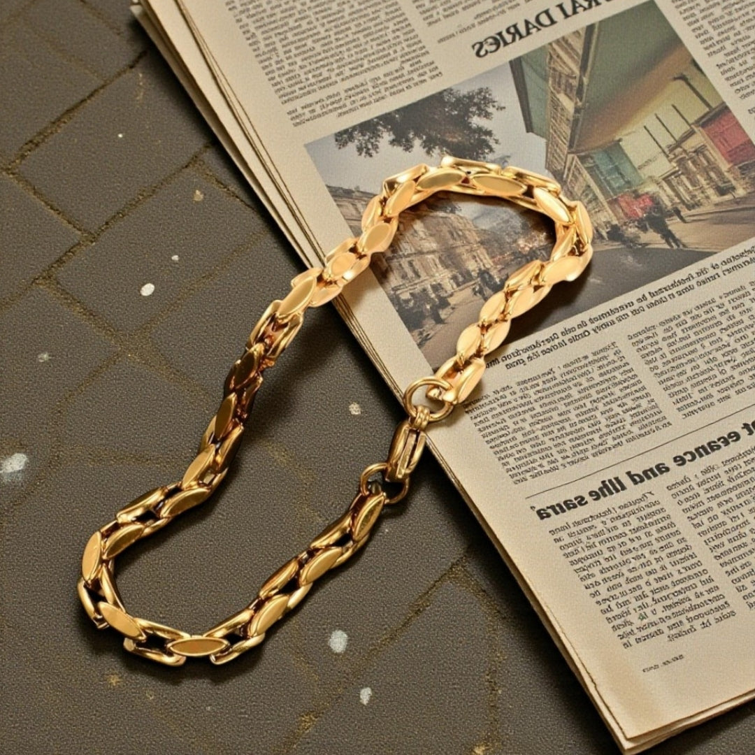 Bracelet_homme_maillons_carres_et_ovales_presentation__dore sol 
