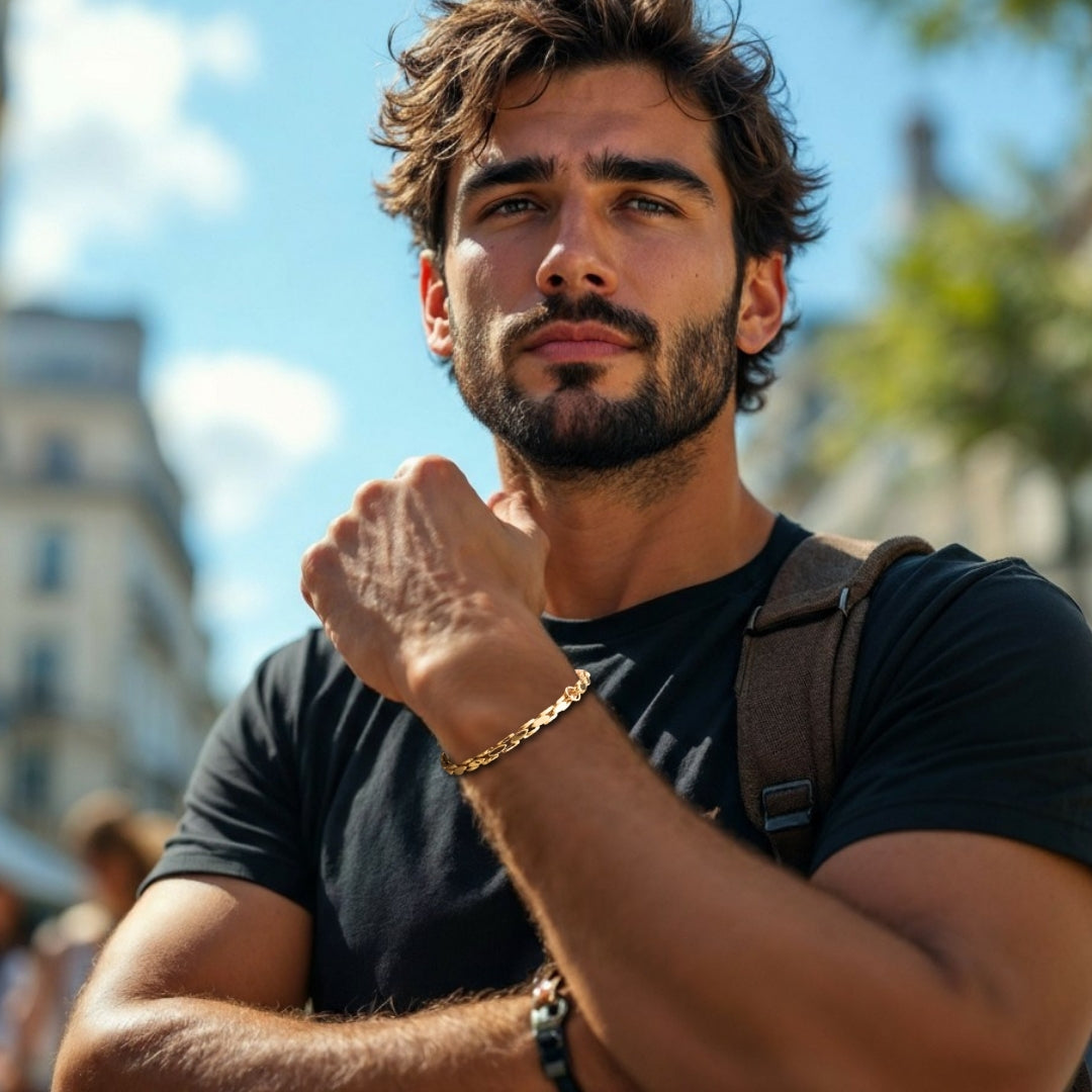 Bracelet_homme_maillons_carres_et_ovales_variante doré rue mur sac