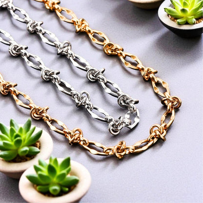 Bracelet homme maillons look barbelés presentation doré argent plantes table