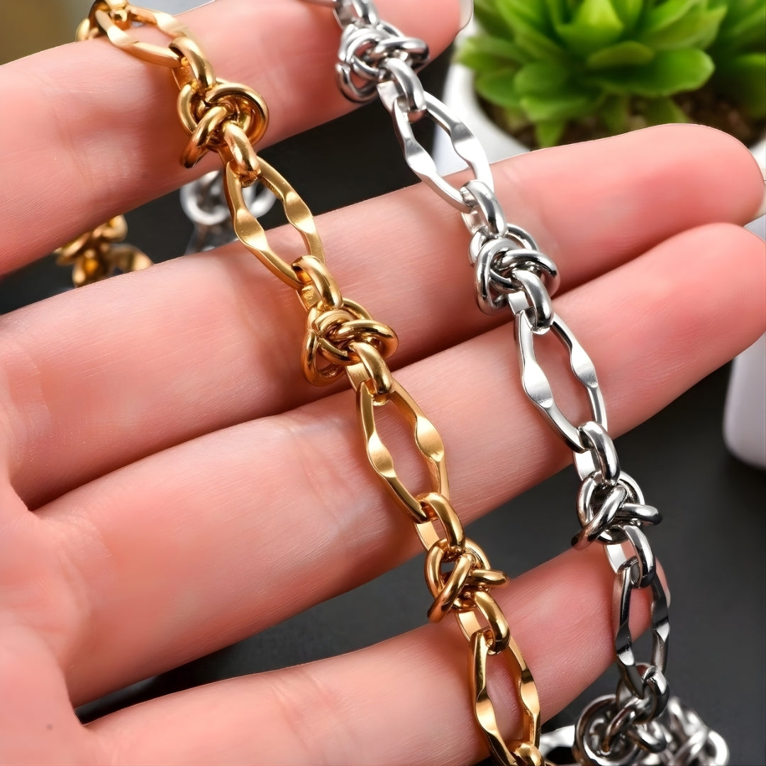 Bracelet homme maillons look barbelés presentation main doré argent plantes 