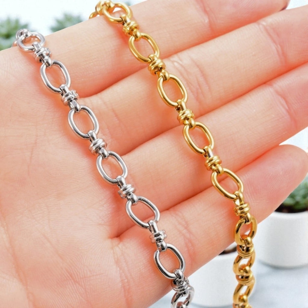 Bracelet homme maillons ovales dore argent  presentation main