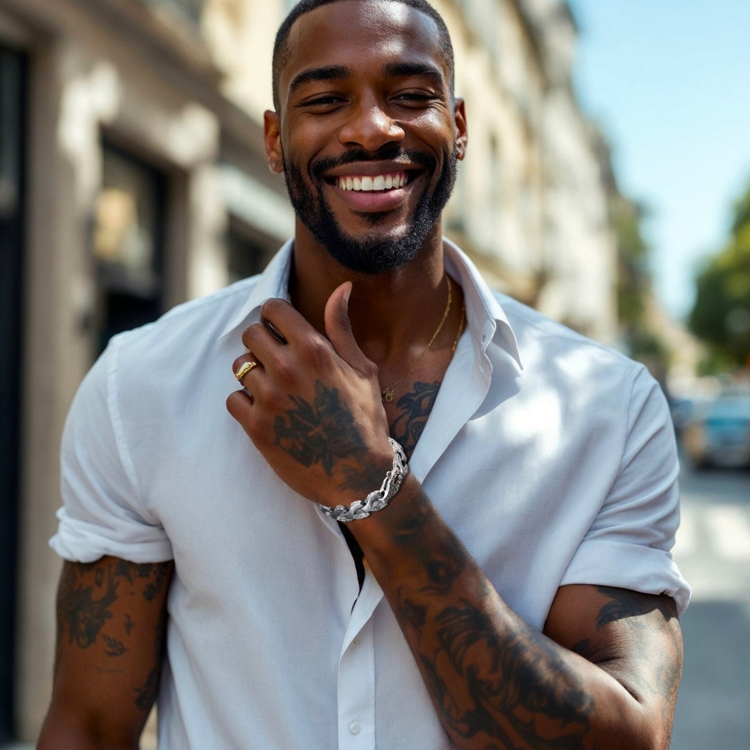 Bracelet homme tendance TRITY chemise blanche homme noir tatouages