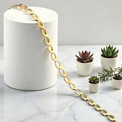 CHAINE HOMME MAILLE OVALES dore presentation plantes table blanche variante