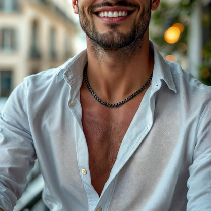 CHAINE HOMME MAILLONS CARReS TYPE MAILLES VÉNITIENNES noires chemises blanche exterieur