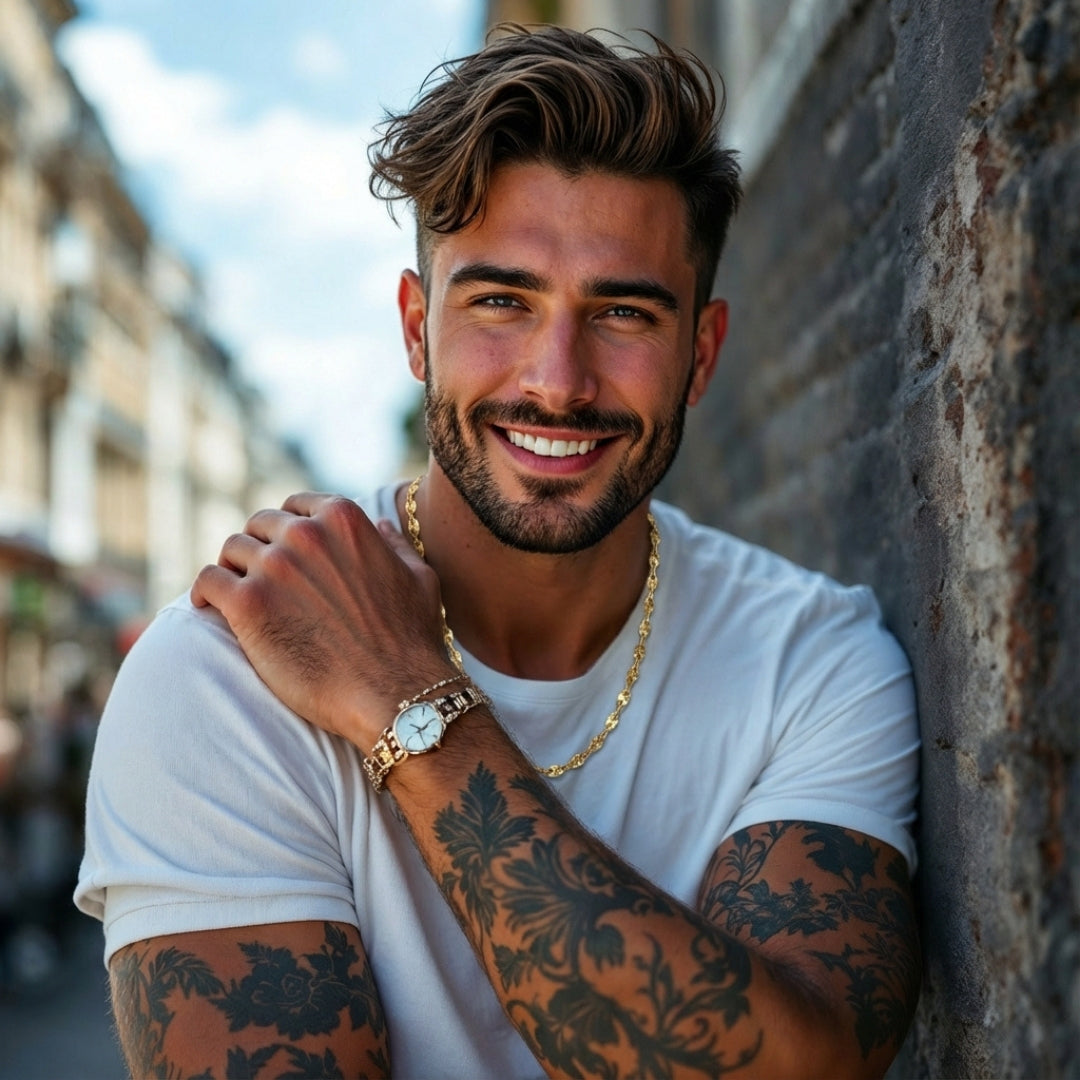 CHAINE HOMME MAILLONS OVALE FORMES D'ŒIL Dore jeune homme musclé 