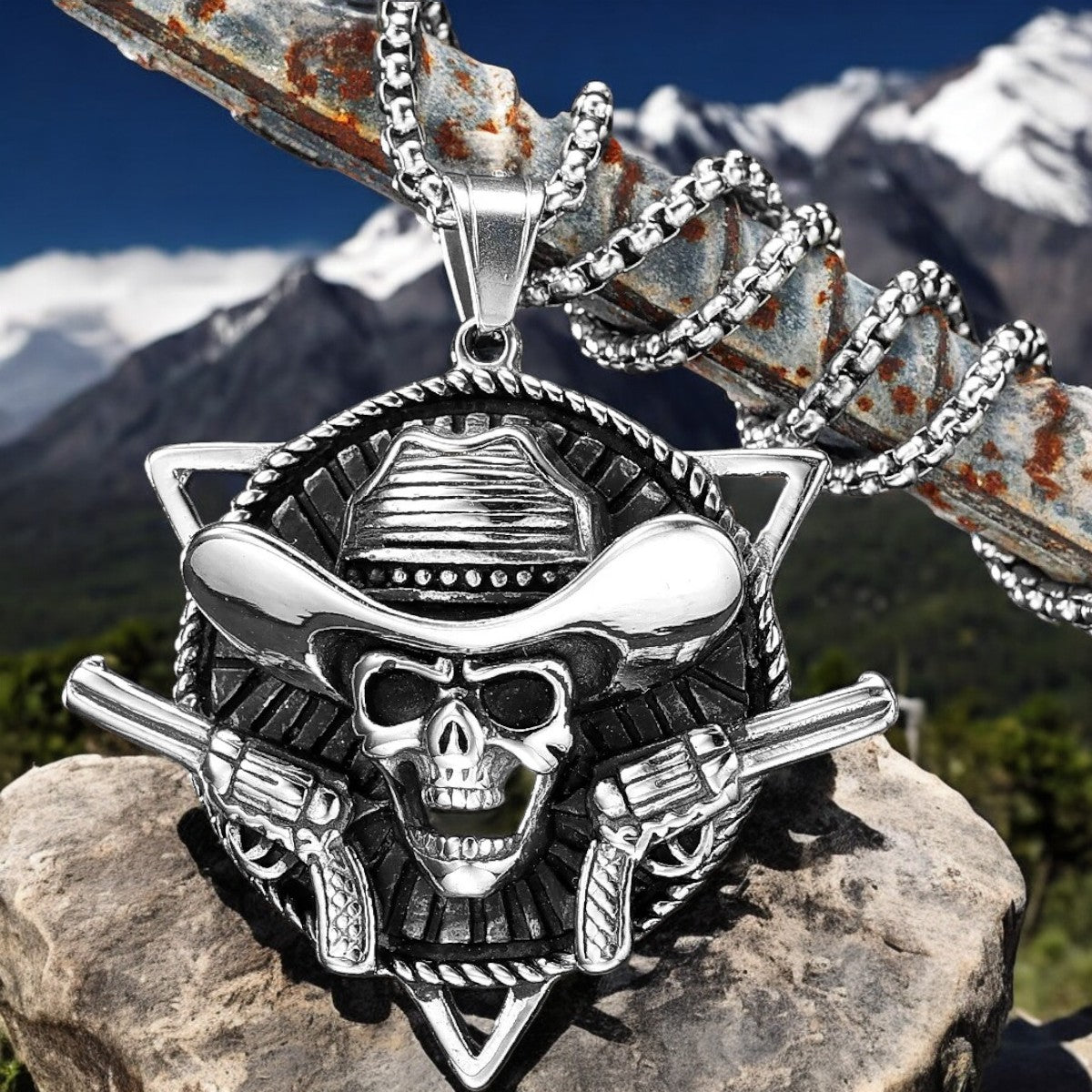 COLLIER-HOMME-PENDENTIF-COWBOY-MONTAGNES-ROCHER-PRÉSENTATION