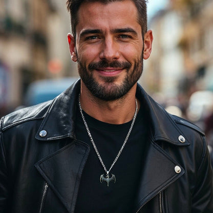 COLLIER-HOMME -PENDENTIF-dragon-ailes-ouvertes-HOMME-BARBE-SOURIRE- veste-cuir