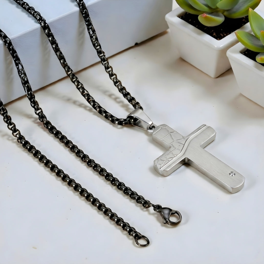 COLLIER HOMME, PENDENTIF CROIX HORIZON EN ACIER TEXTURÉ variante argent