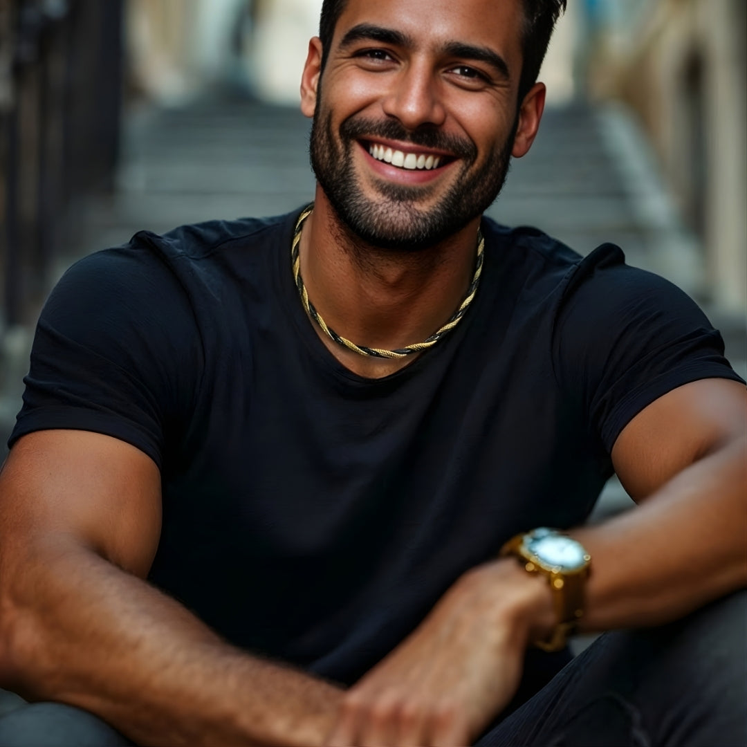 Chaine collier homme Torsade Bicolore Or-Noir courte t shirt noir escalier 
