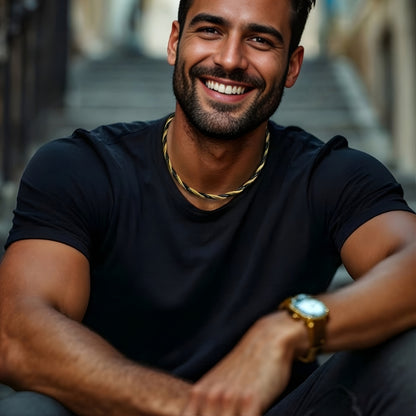 Chaine collier homme Torsade Bicolore Or-Noir courte t shirt noir escalier 