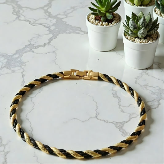 Chaine collier homme Torsade Bicolore Or-Noir courte table marbre plantes
