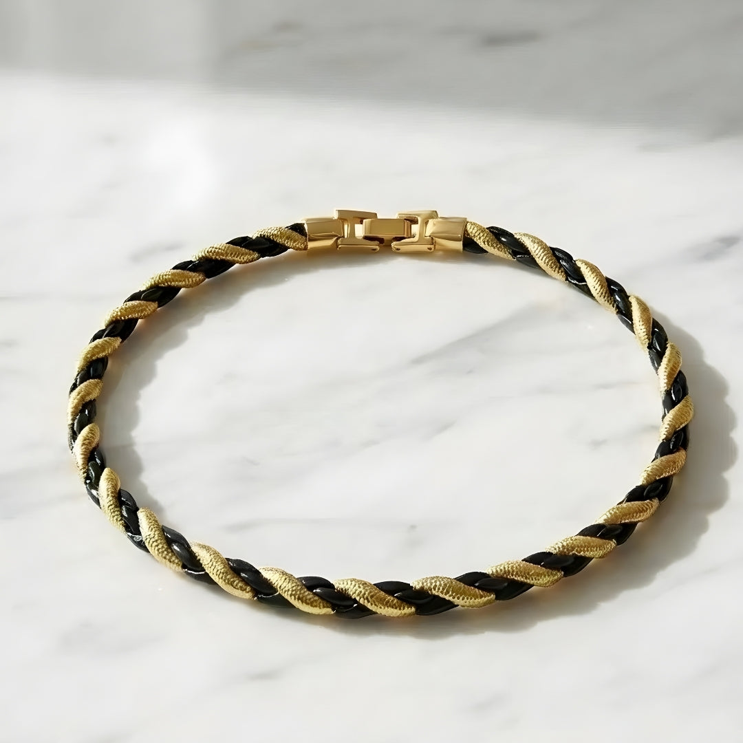 Chaine collier homme Torsade Bicolore Or-Noir courte table marbre presentation