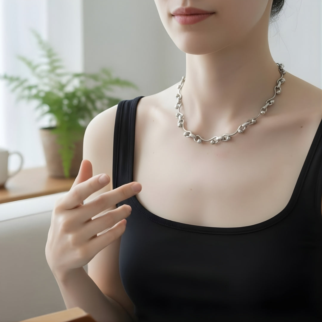 Chaine femme ondulees bille vague presentation cou femme 