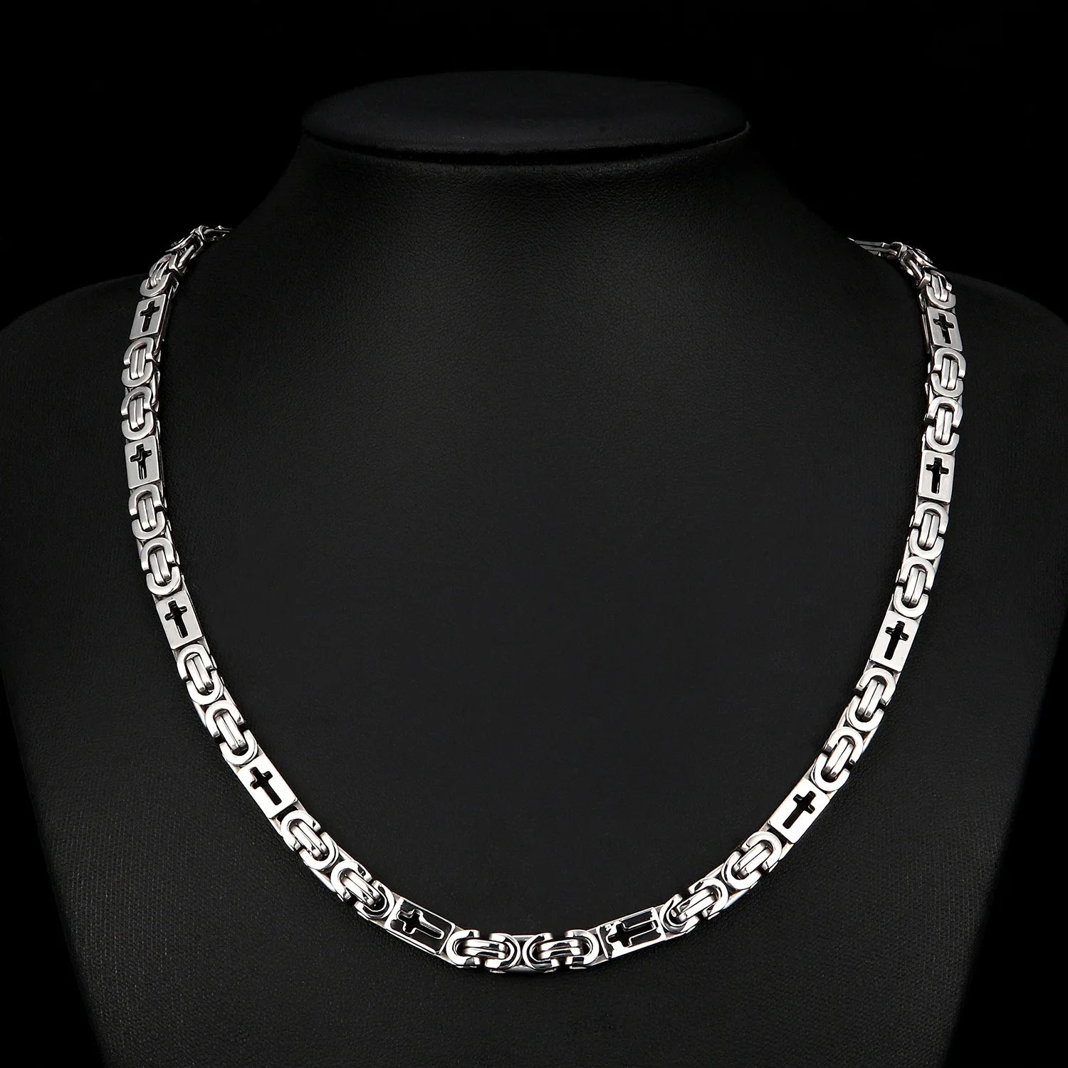 Chaine homme BYZANTINE CROIX argent presentation noir