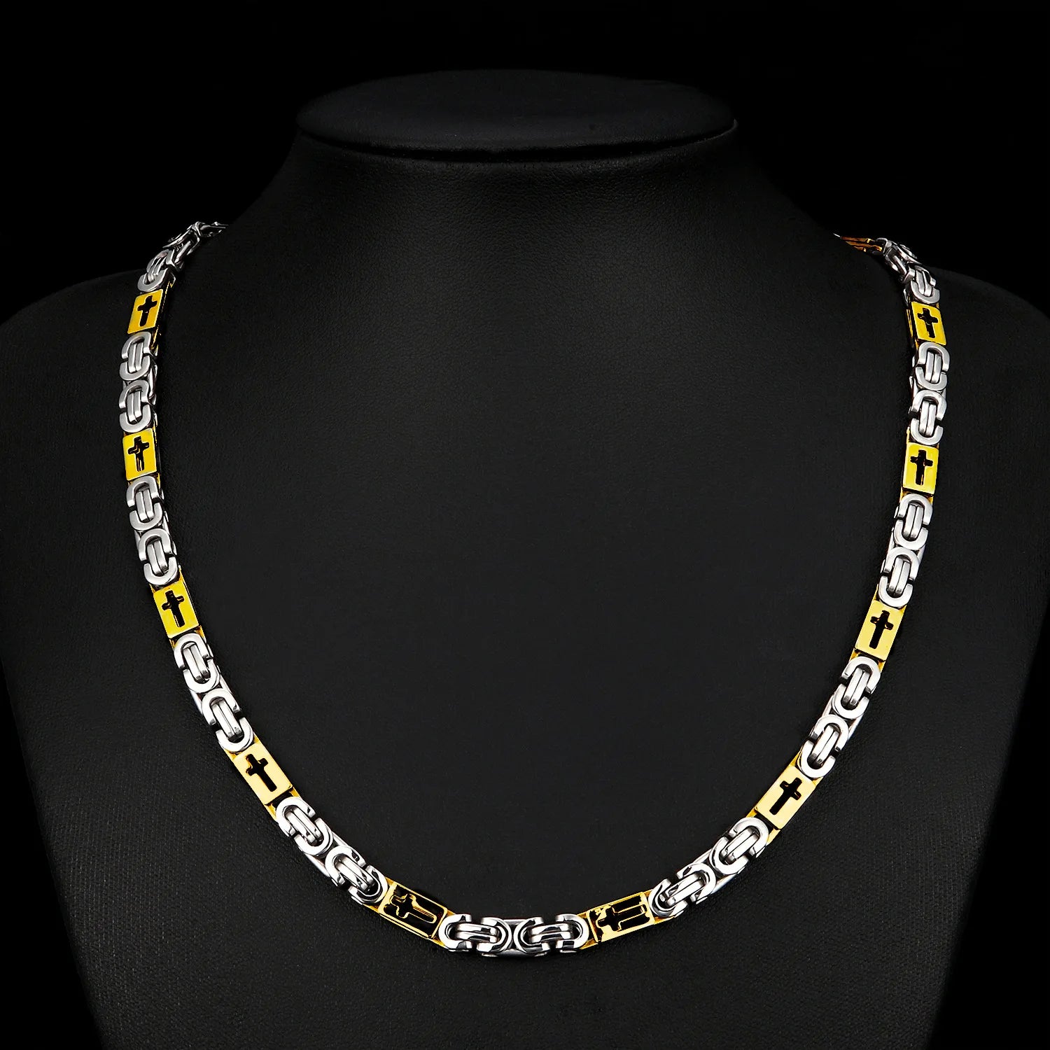 Chaine homme BYZANTINE CROIX or argent presentation noir