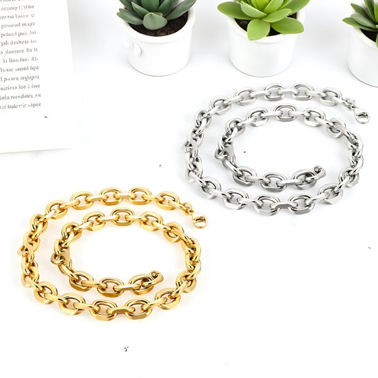 Chaine homme CHAINY LINK 10 mm argent dore enroulees table blanche 