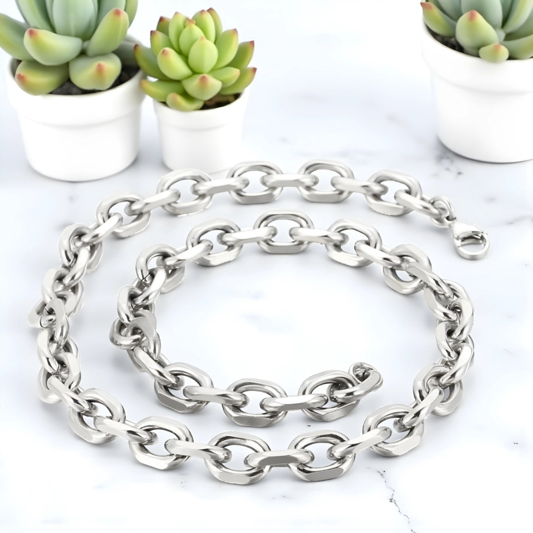 Chaine homme CHAINY LINK 10 mm argent table blanche plantes
