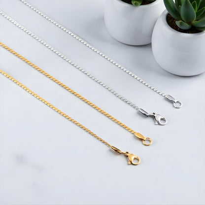 Chaine homme, Collier fin 1,5 mm, chaîne argente doree en S presentation largeur marbre plantes fermoir