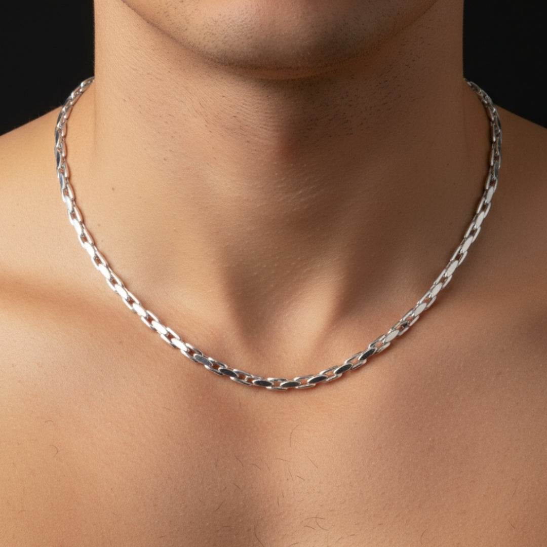 Chaine homme Collier maillons carres et ovales 4 mm argent cou details
