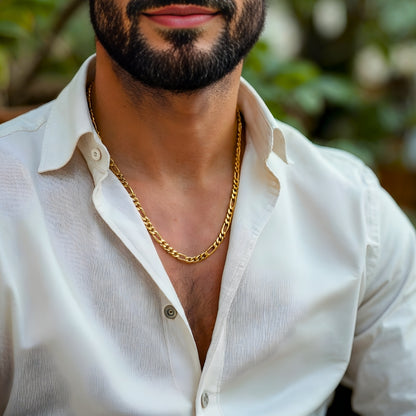 Chaine homme Figaro dore chemise blanche