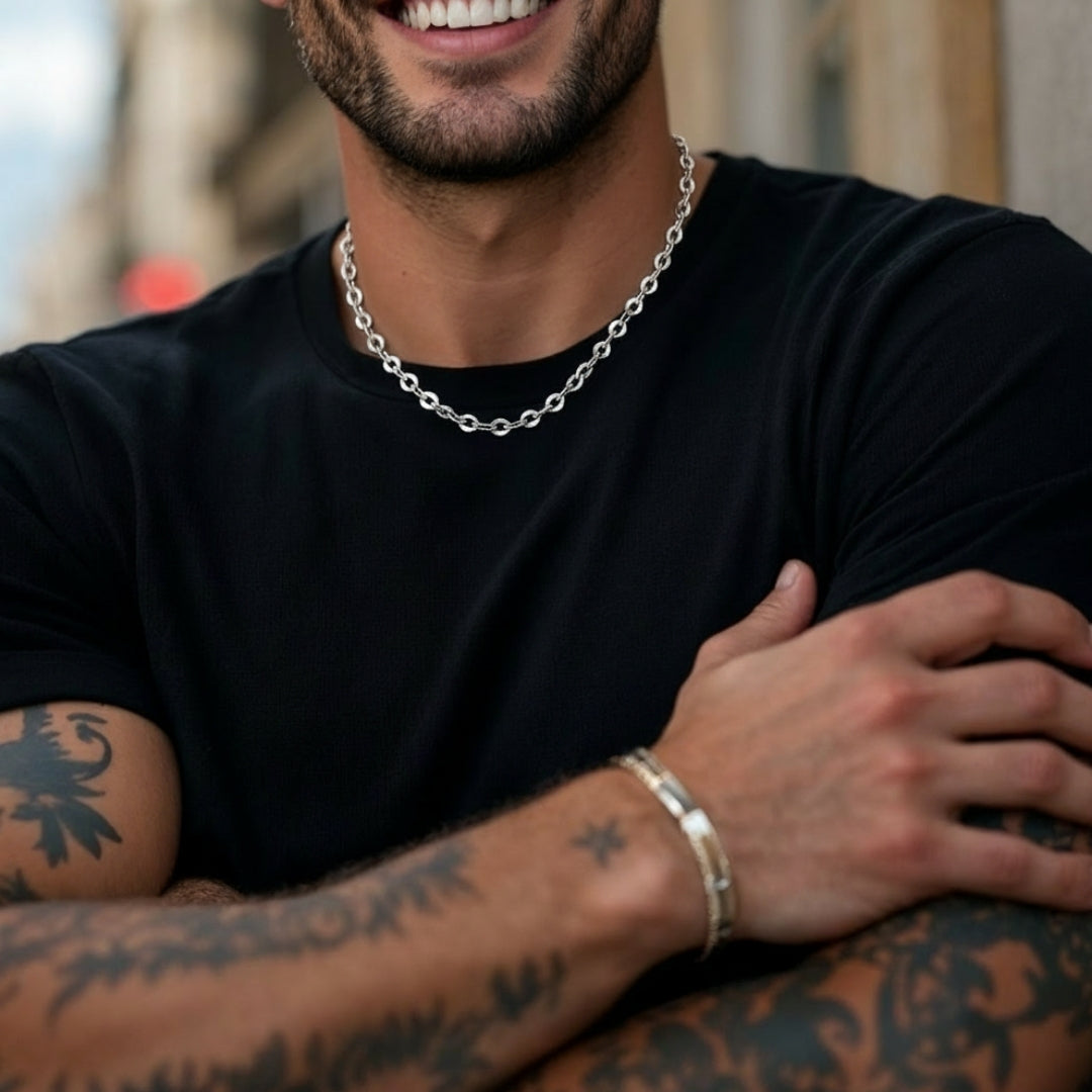 Chaine homme Maille Cheval argent elegance t shirt noir tatouages