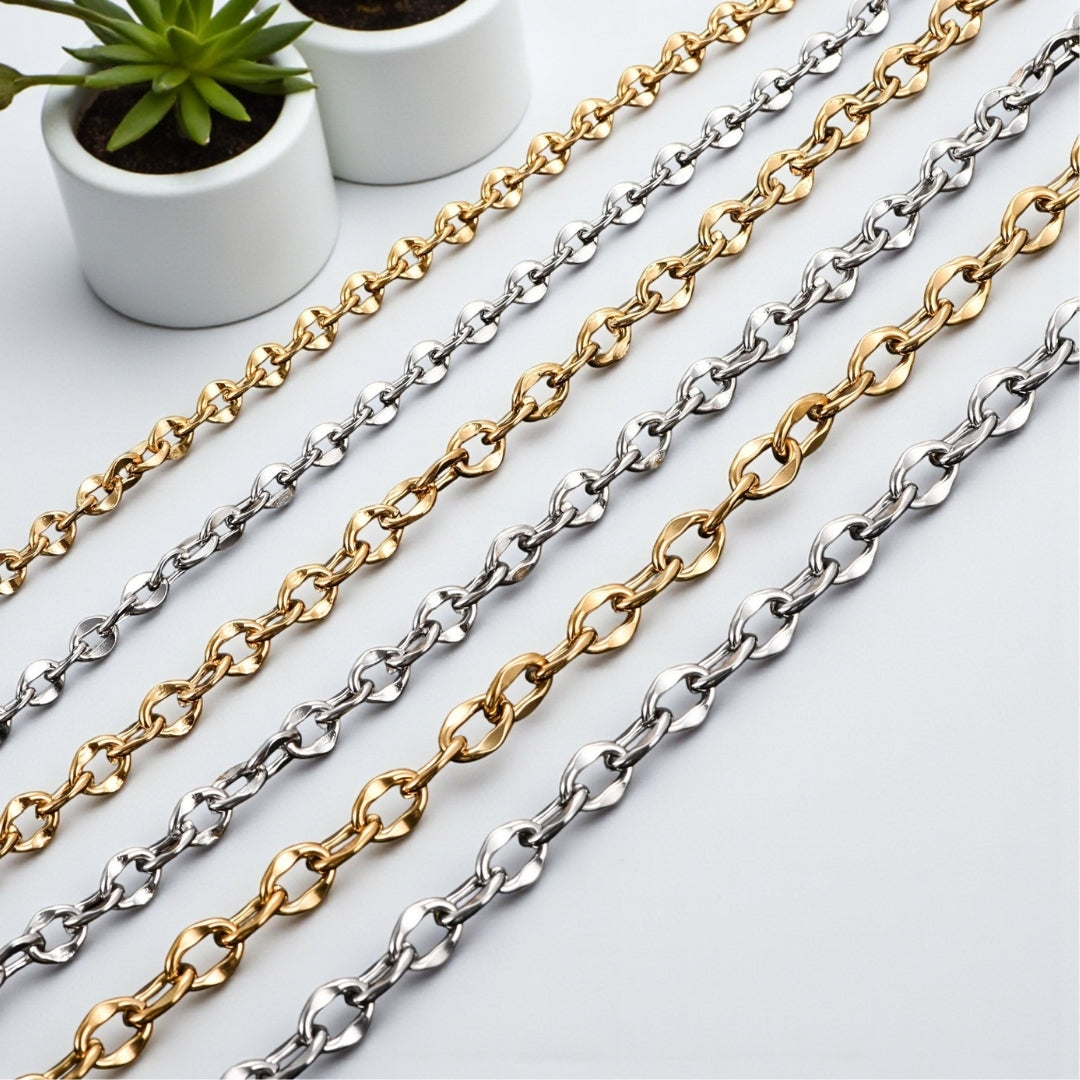 Chaine homme Maille Cheval argent dore presentation table blanche longueur plantes