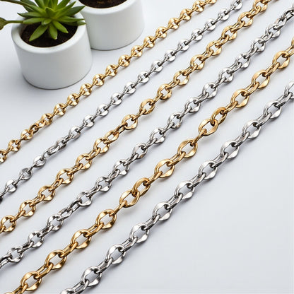 Chaine homme Maille Cheval argent dore presentation table blanche longueur plantes