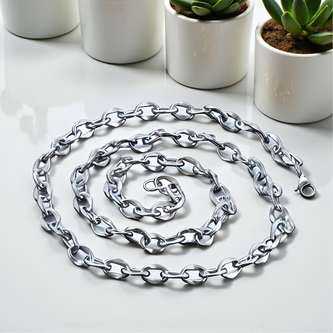 Chaine homme Maille Cheval argent presentation table blanche