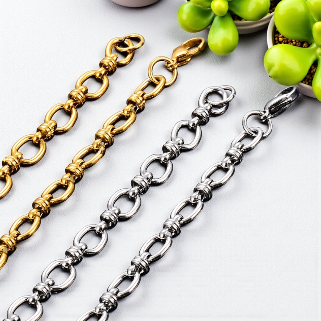 Chaine homme collier homme petits maillons ovales presentation argent dore details marbre