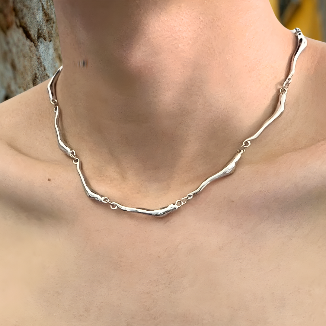 Chaine homme, collier ras-de-cou à maillons irréguliers cou exterieur