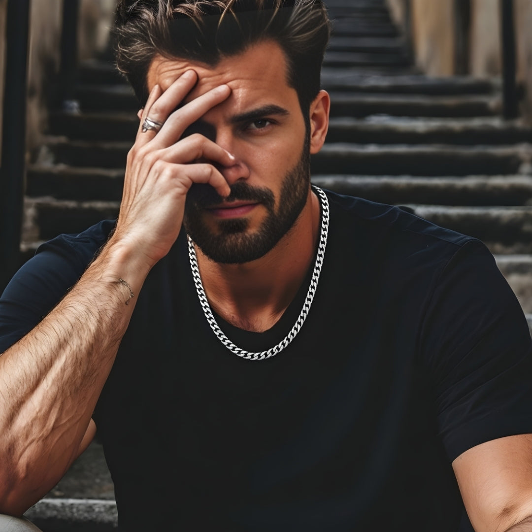 Chaine homme epaisse et serree cubaine, maille gourmette homme t shirt noir