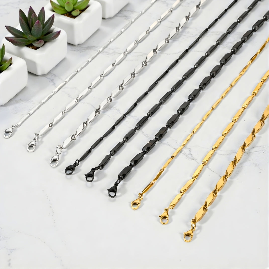 Chaine homme maillons allongés presentation trois couleurs marbre fermoirs plantes