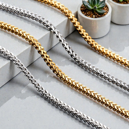 Chaine homme tressee maille Franco 3mm argent dore table marbre