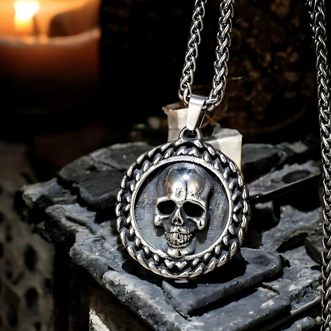 Collier-Homme-pendentif -SKULL FACE™ -tête de mort-crane-médaillon-crypte-rochers