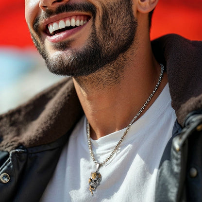Collier- homme- pendentif -SKULL SNAKE™- CRÂNE-TÊTE DE MORT-SKULL-SOURIRE-T-SHIRT- BLANC-GROS-PLAN