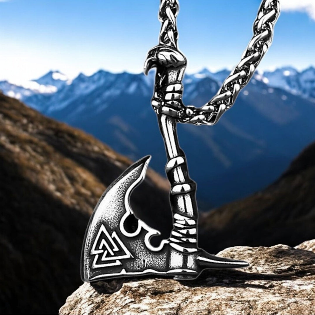 Collier-homme-pendentif-VIKING-armes-viking-hache-acier-montagnes-rochers