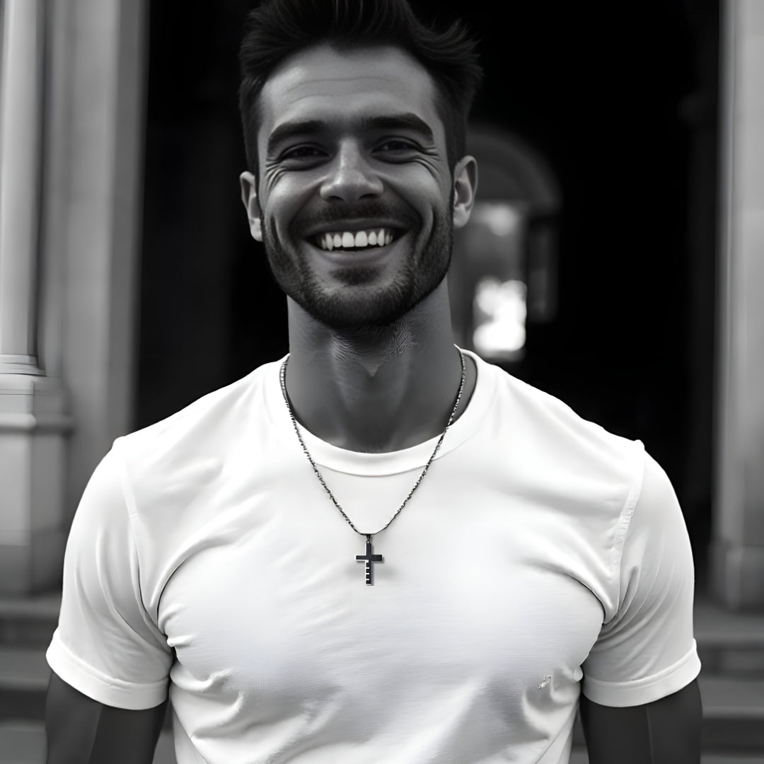 Collier homme- pendentif croix KEYCROSS™ collier t-shirt blanc noir et blanc