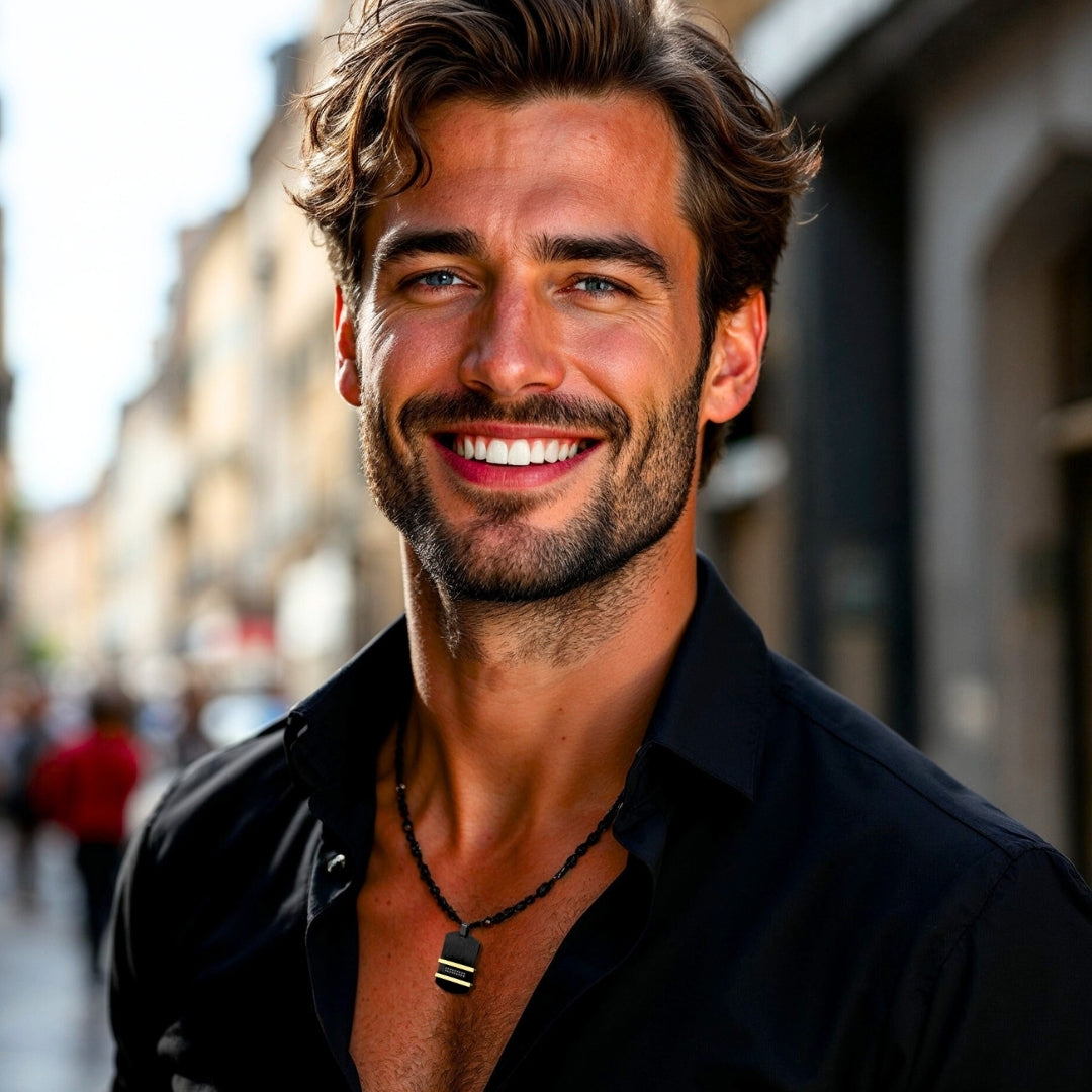 Collier homme-pendentif-homme-élégant-plaque militaire-de luxe-noir-argent-rue