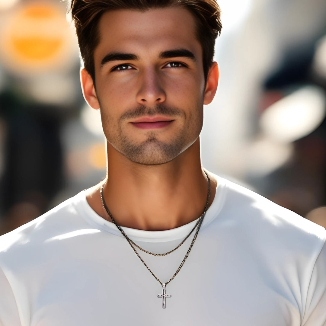 Collier homme-pendentif croix RAISED CROSS argent  t shirt blanc